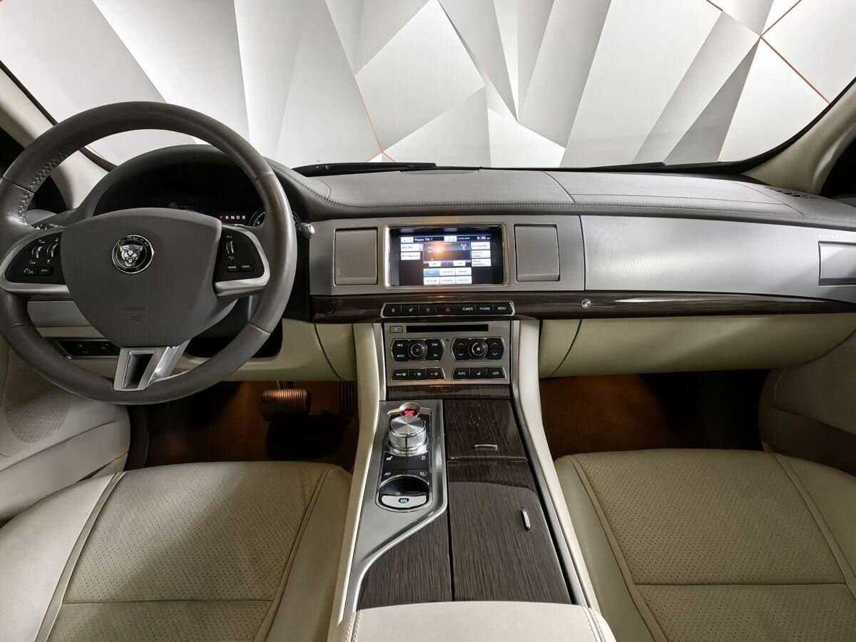 Jaguar XF с пробегом — 2014 год. Фото: #9