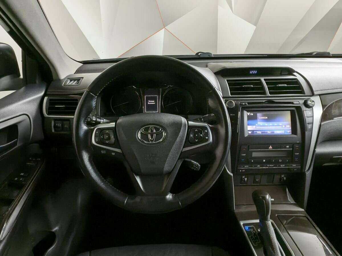 Toyota Camry с пробегом — 2017 год. Фото: #13