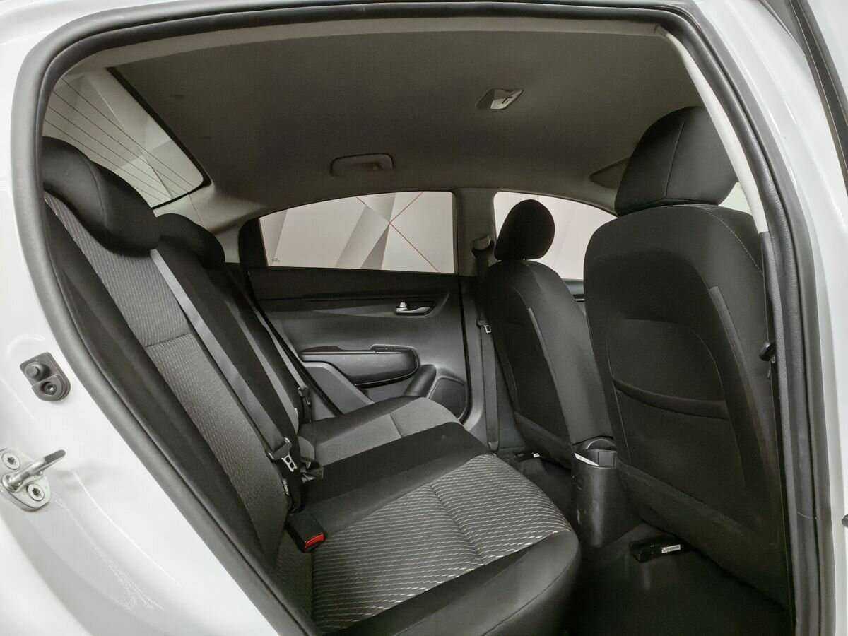 Kia Rio с пробегом — 2017 год. Фото: #11