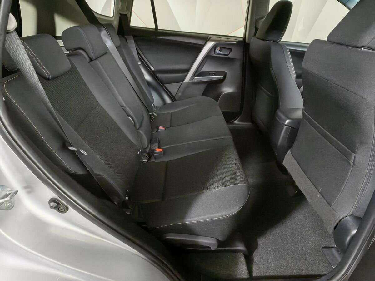 Toyota RAV4 с пробегом — 2016 год. Фото: #10