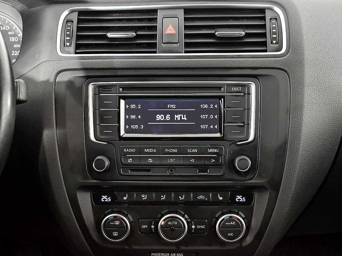 Volkswagen Jetta с пробегом — 2014 год. Фото: #11