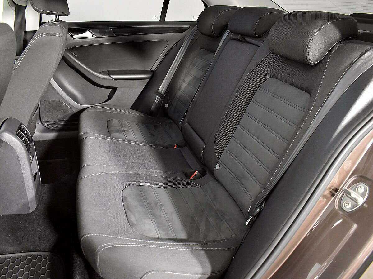 Volkswagen Jetta с пробегом — 2017 год. Фото: #7