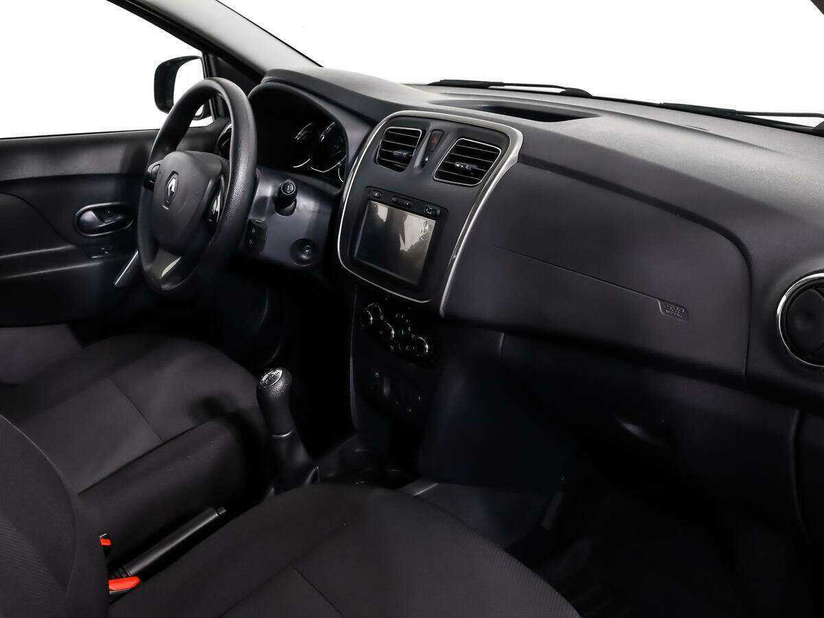 Renault Sandero с пробегом — 2015 год. Фото: #10