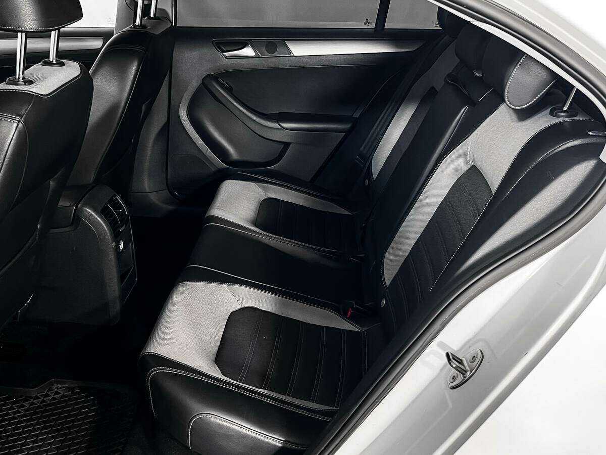Volkswagen Jetta с пробегом — 2013 год. Фото: #9