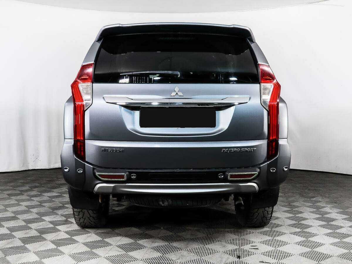 Mitsubishi Pajero Sport с пробегом — 2016 год. Фото: #4