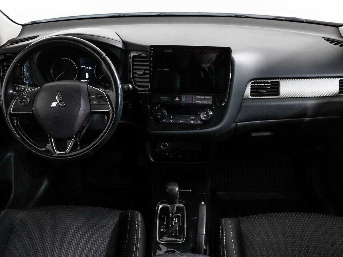 Mitsubishi Outlander с пробегом — 2018 год. Фото: #12