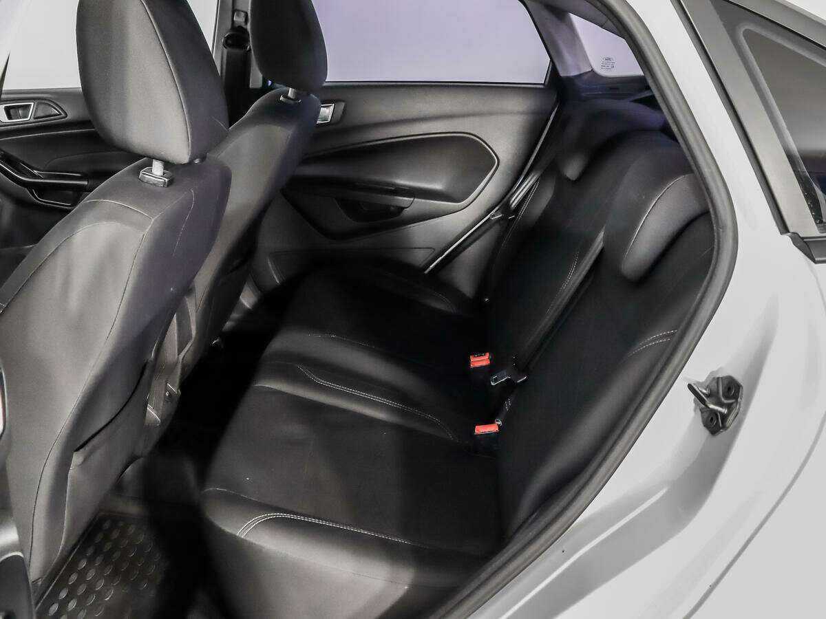 Ford Fiesta с пробегом — 2015 год. Фото: #8