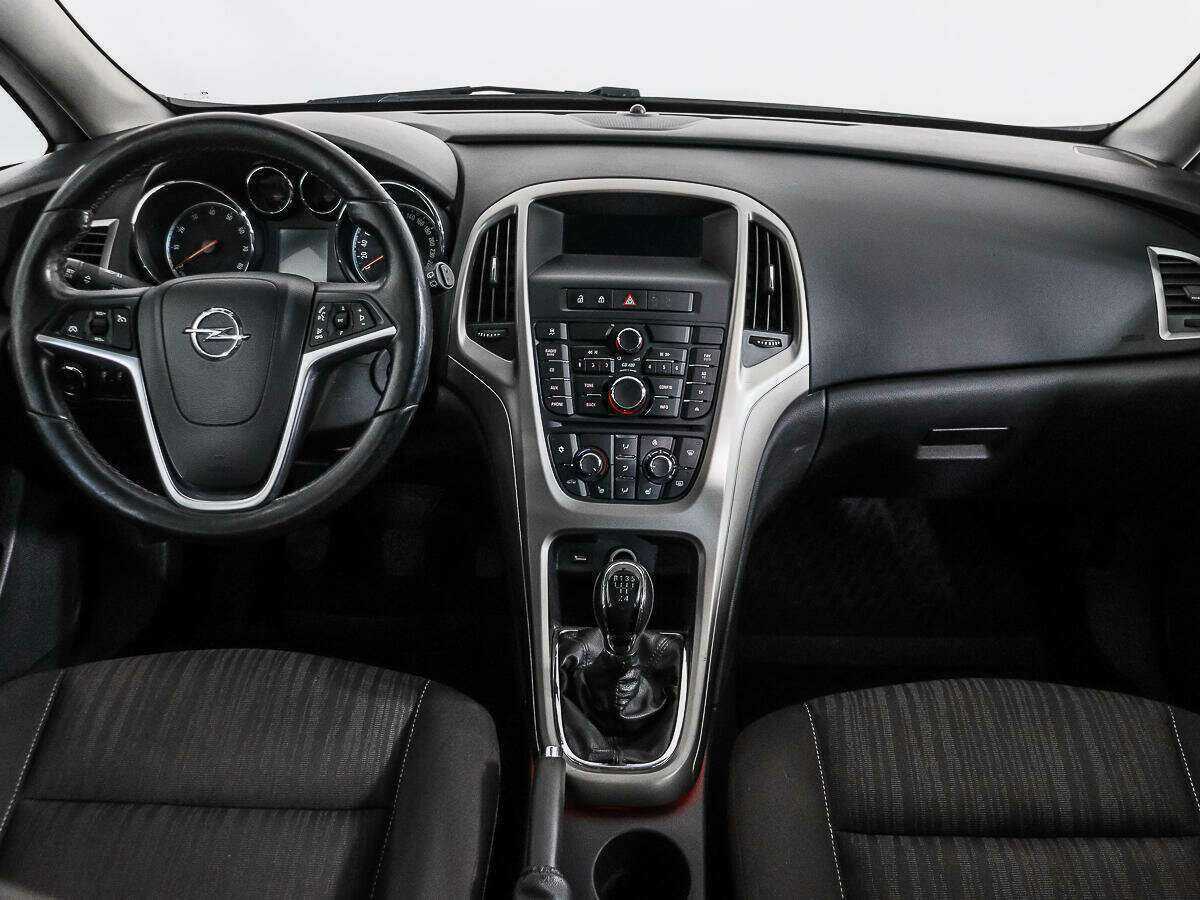 Opel Astra с пробегом — 2012 год. Фото: #11