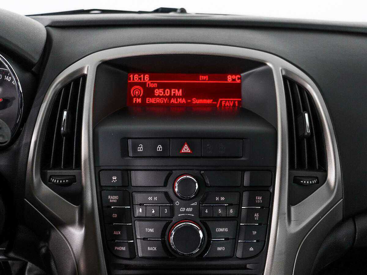 Opel Astra с пробегом — 2012 год. Фото: #12