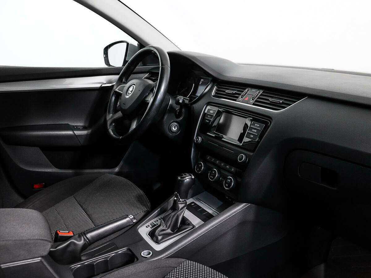 Skoda Octavia с пробегом — 2015 год. Фото: #10