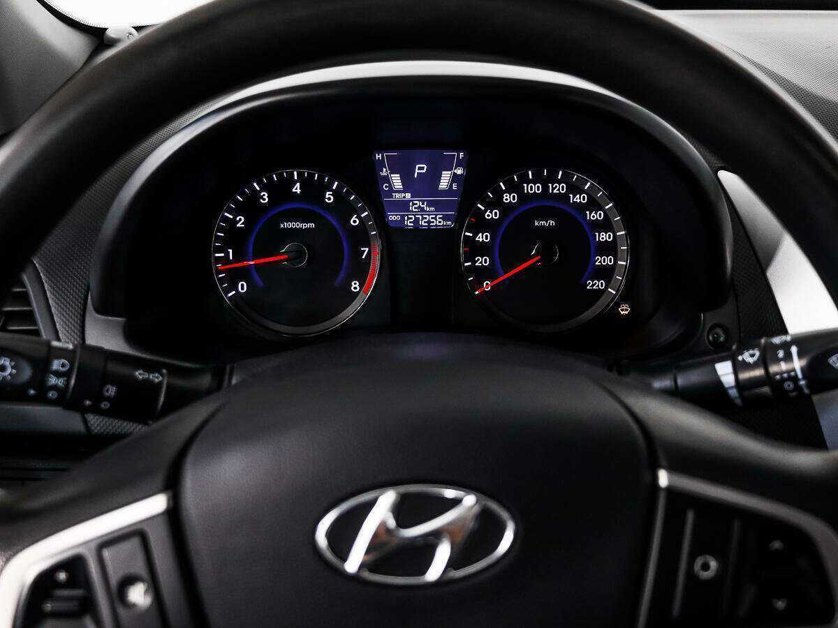 Hyundai Solaris с пробегом — 2014 год. Фото: #13