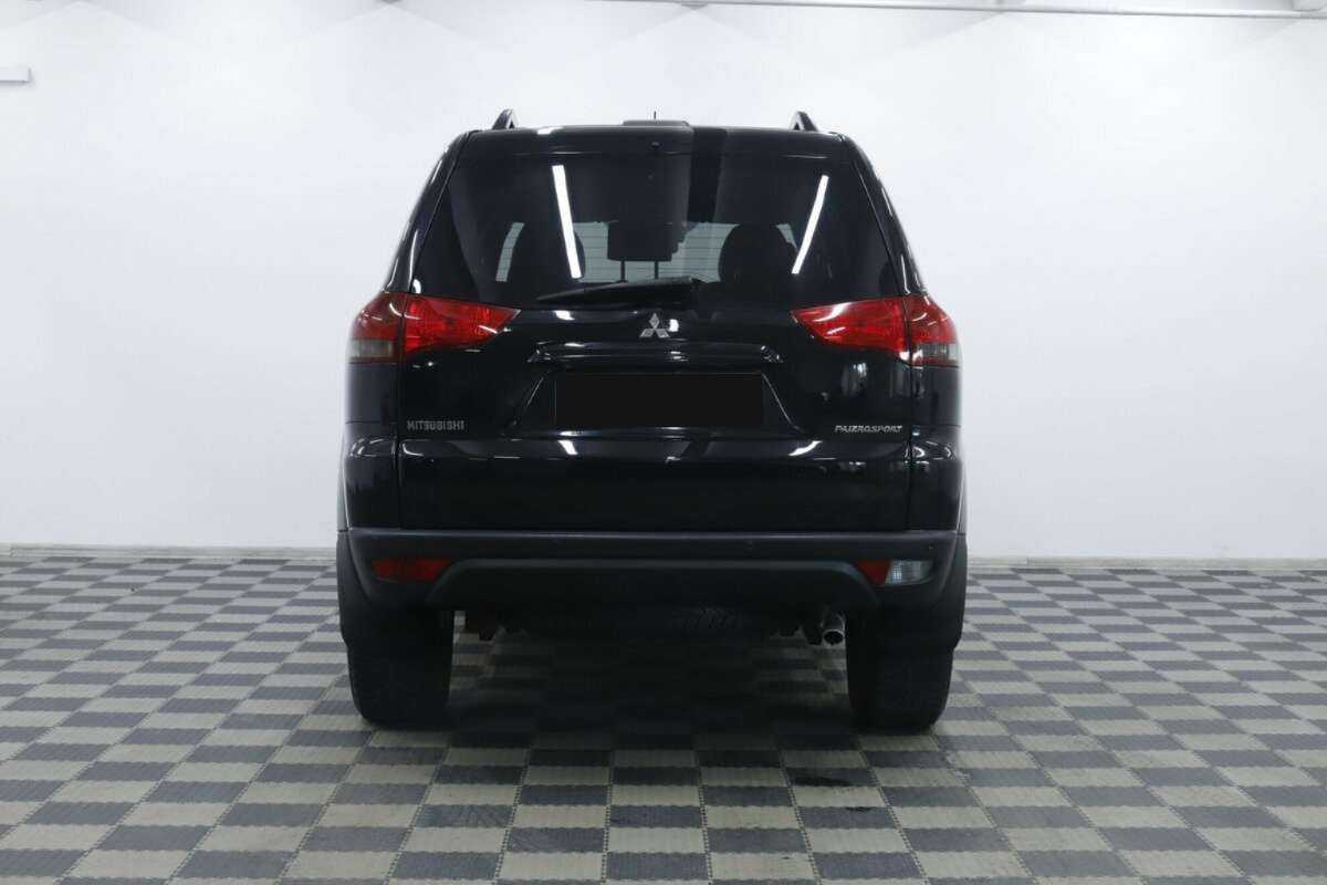 Mitsubishi Pajero Sport с пробегом — 2015 год. Фото: #4