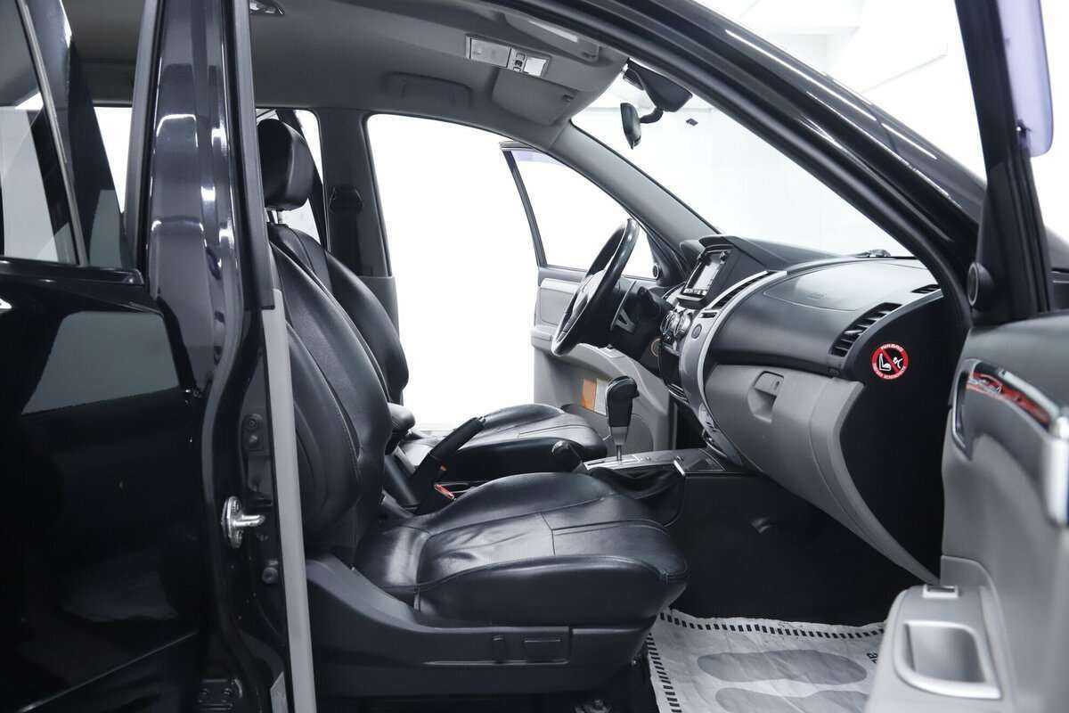 Mitsubishi Pajero Sport с пробегом — 2015 год. Фото: #15