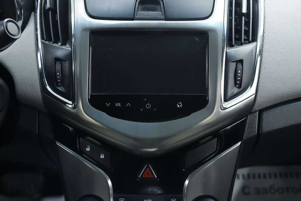 Chevrolet Cruze с пробегом — 2015 год. Фото: #12