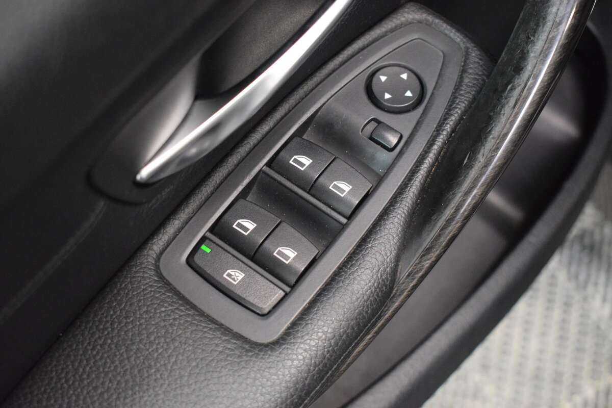 BMW 3 серии с пробегом — 2012 год. Фото: #9