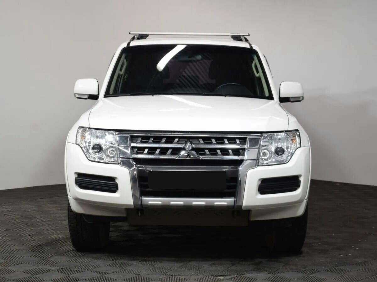 Mitsubishi Pajero с пробегом — 2015 год. Фото: #1