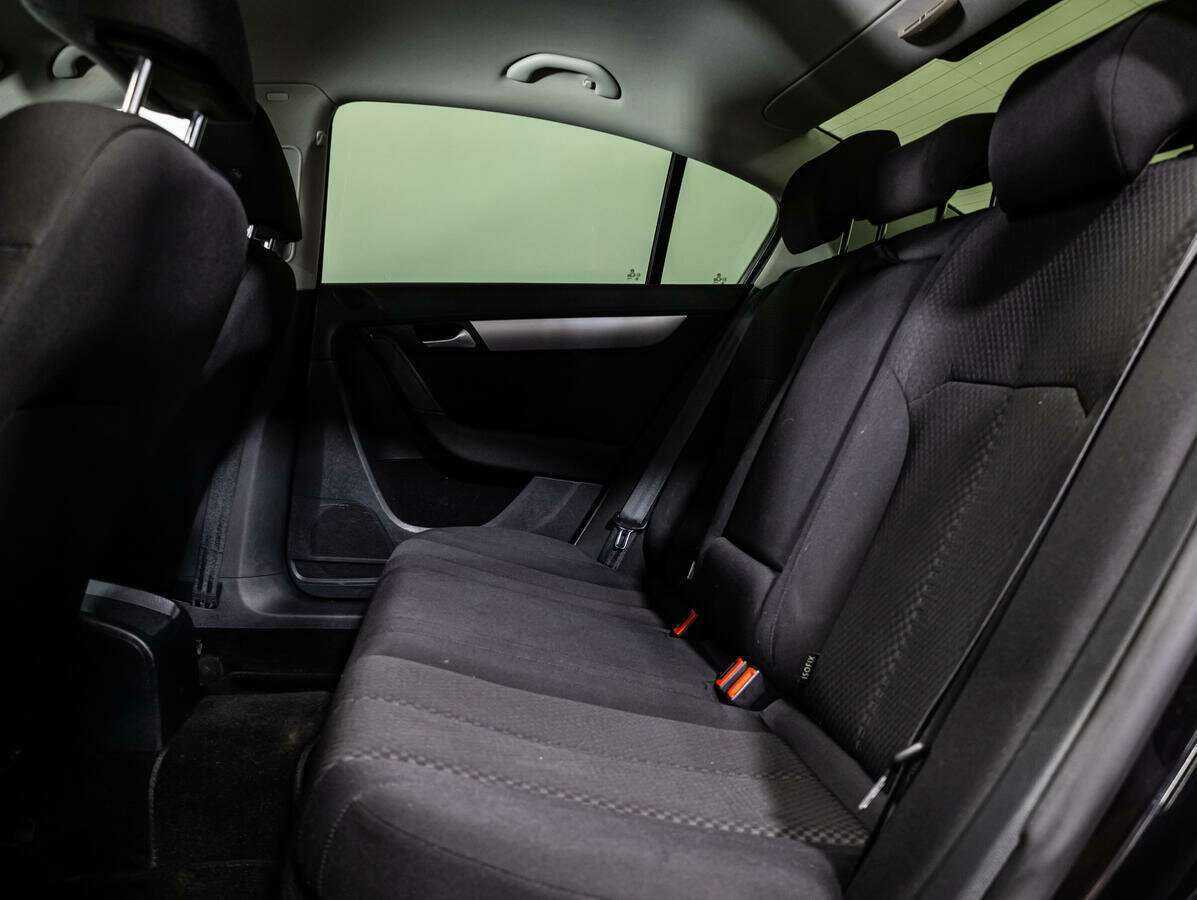 Volkswagen Passat с пробегом — 2013 год. Фото: #7