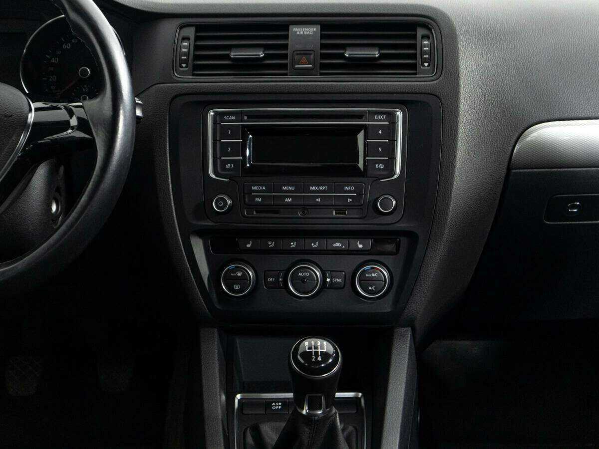 Volkswagen Jetta с пробегом — 2015 год. Фото: #13