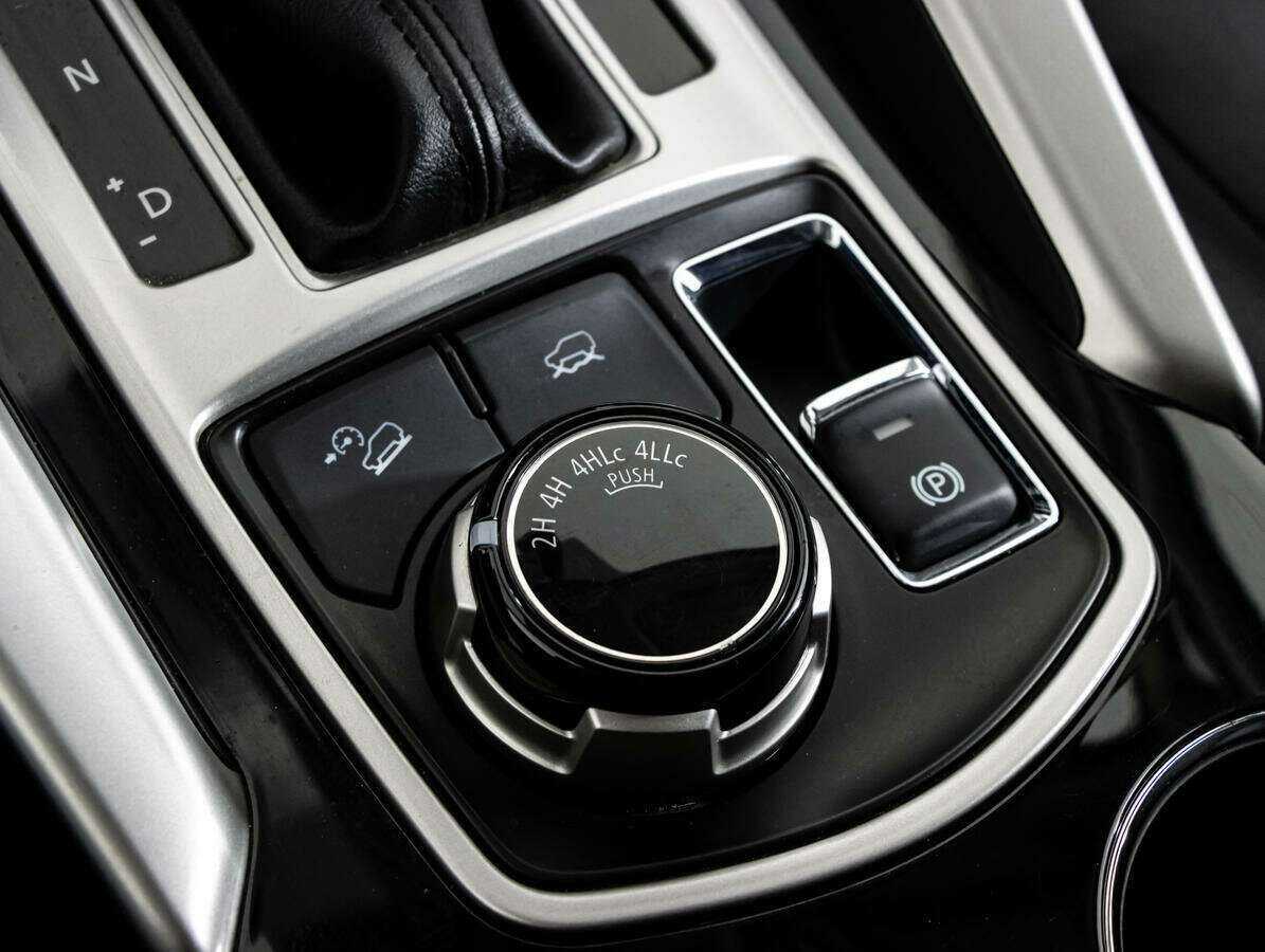 Mitsubishi Pajero Sport с пробегом — 2017 год. Фото: #11