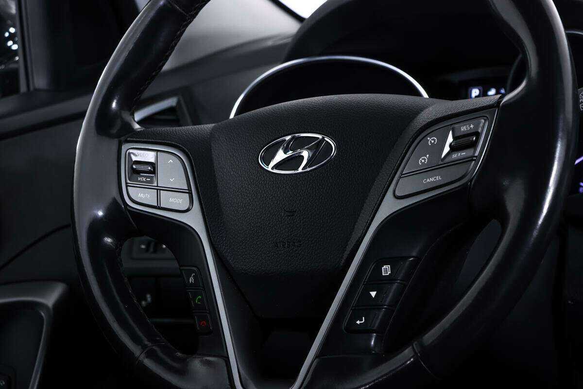 Hyundai Santa Fe с пробегом — 2015 год. Фото: #13