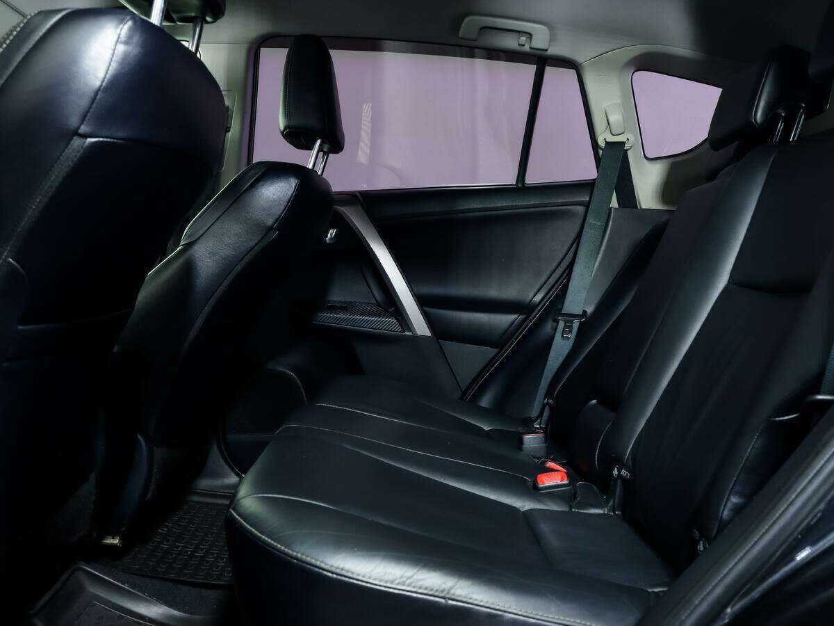 Toyota RAV4 с пробегом — 2013 год. Фото: #10