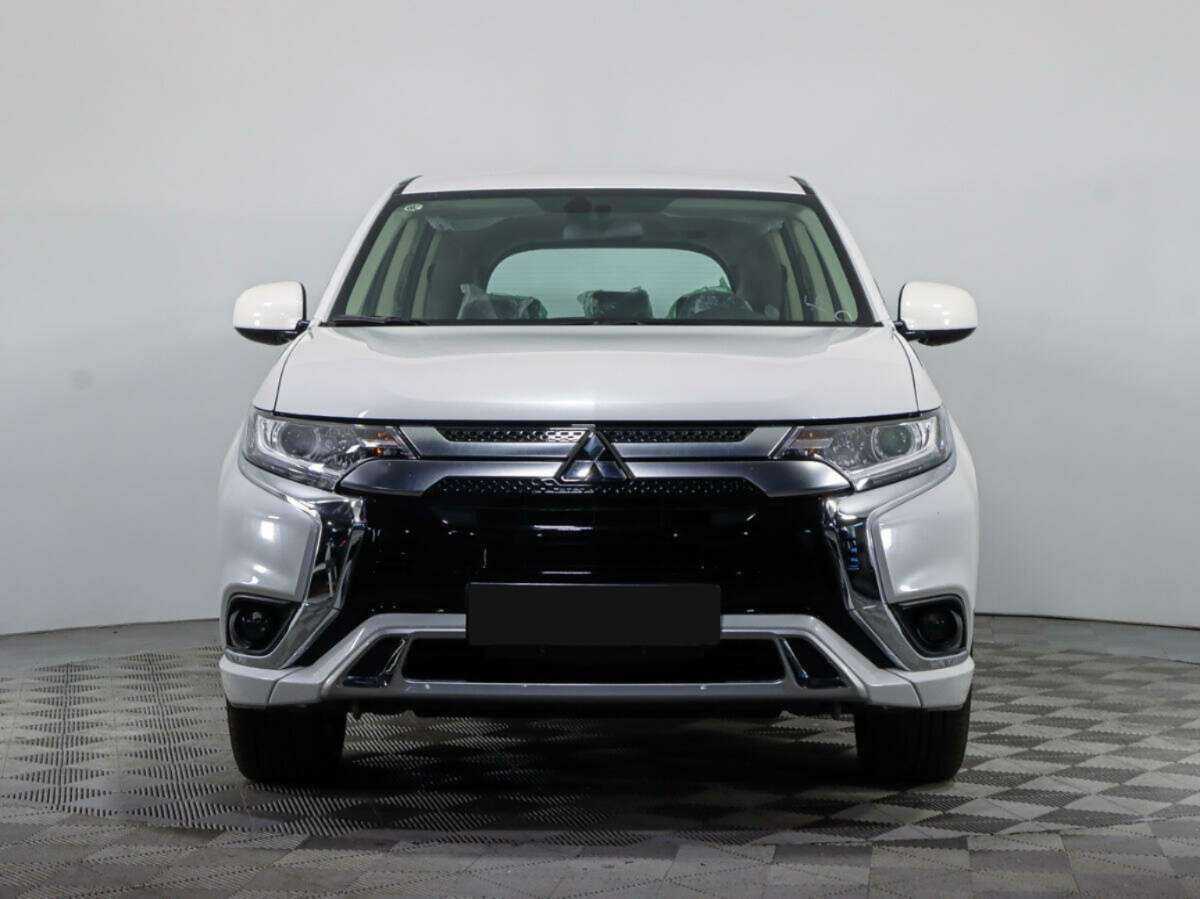 Mitsubishi Outlander с пробегом — 2022 год. Фото: #1