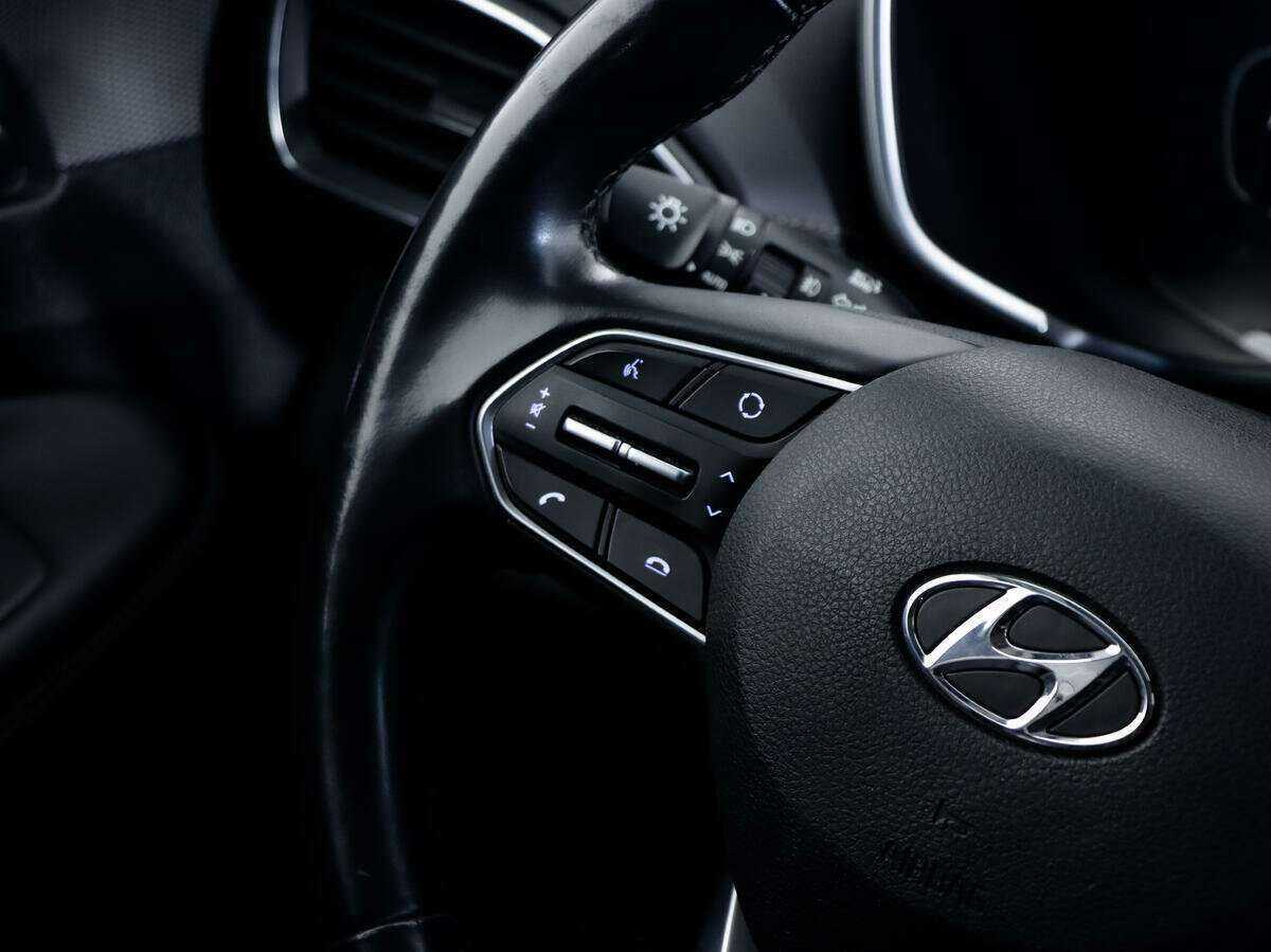Hyundai Santa Fe с пробегом — 2018 год. Фото: #11