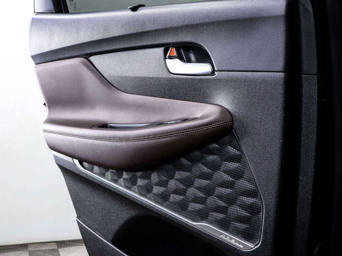 Hyundai Santa Fe с пробегом — 2018 год. Фото: #9