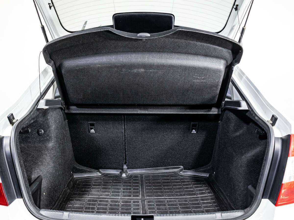 Skoda Rapid с пробегом — 2016 год. Фото: #16