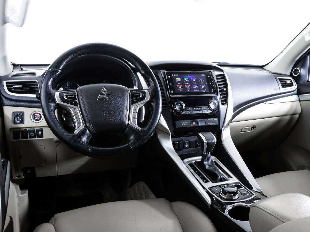 Mitsubishi Pajero Sport с пробегом — 2017 год. Фото: #14