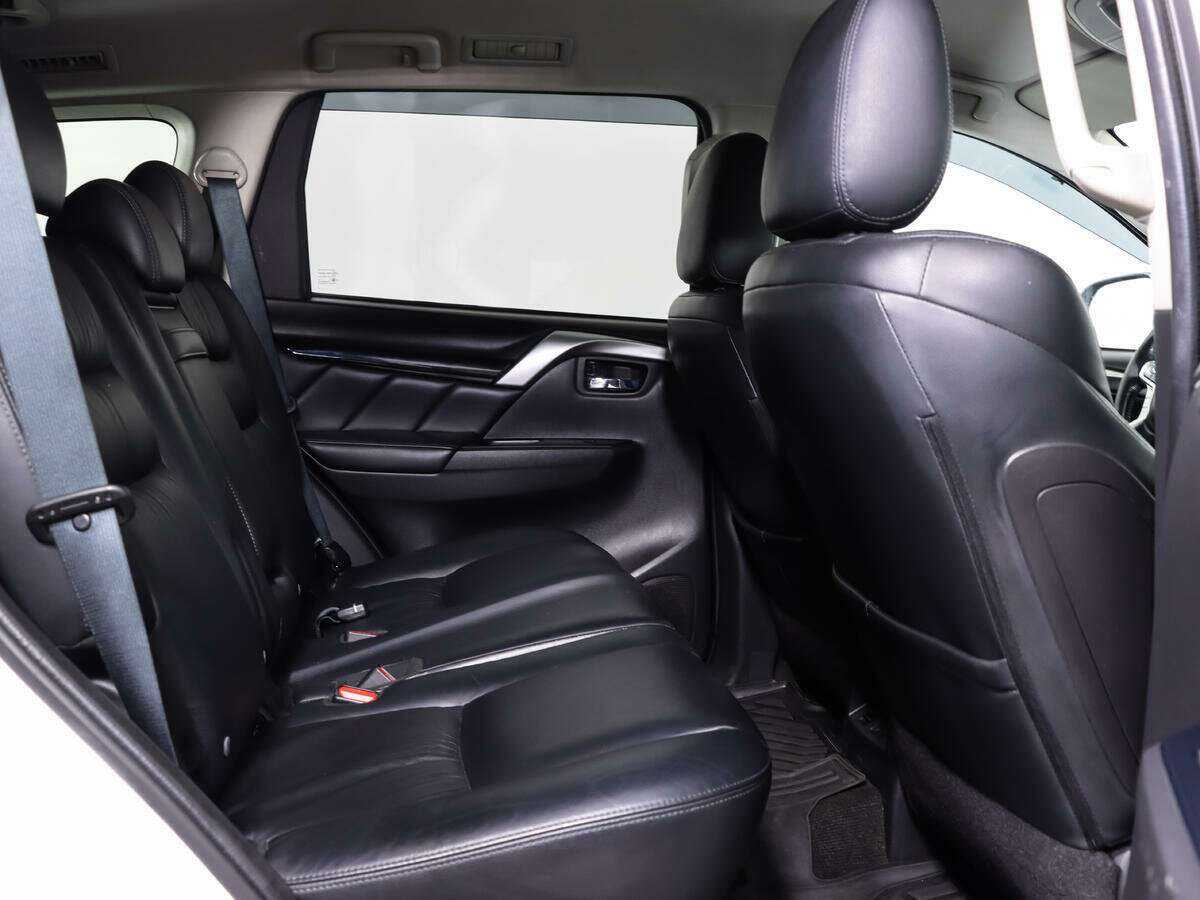 Mitsubishi Pajero Sport с пробегом — 2019 год. Фото: #12