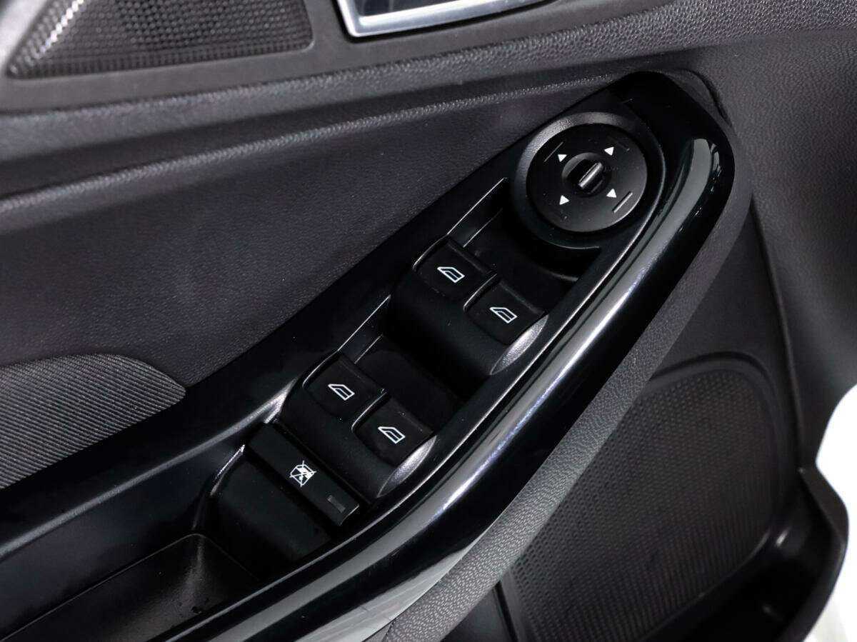 Ford Fiesta с пробегом — 2015 год. Фото: #13