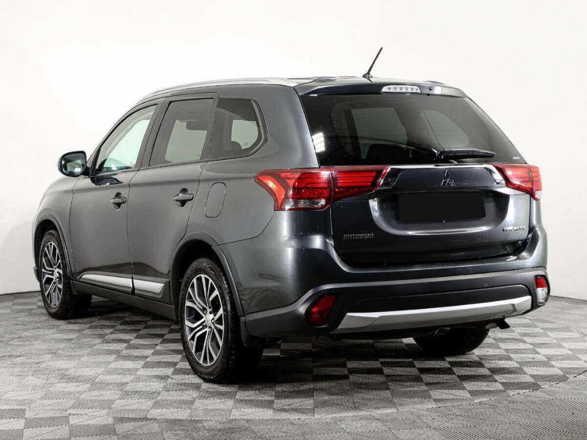 Mitsubishi Outlander с пробегом — 2016 год. Фото: #6
