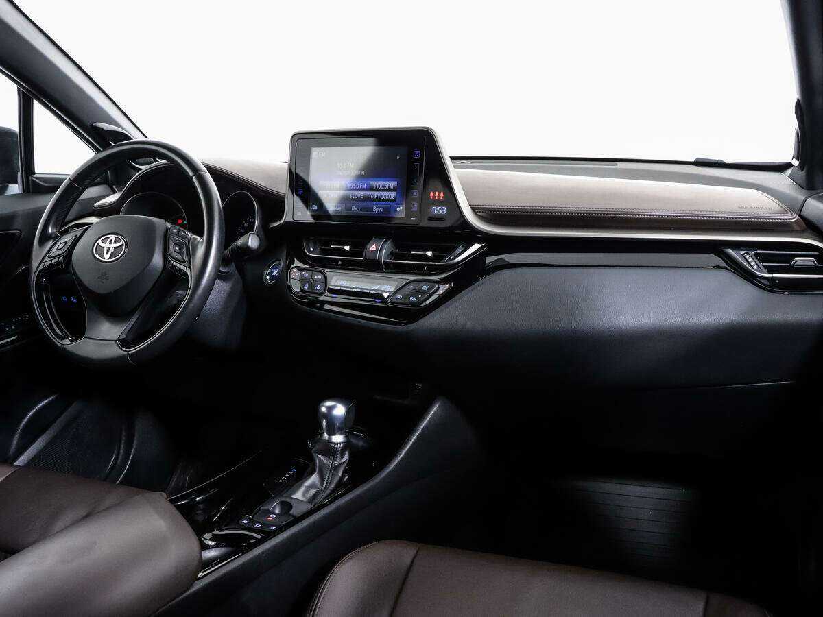 Toyota C-HR с пробегом — 2018 год. Фото: #8