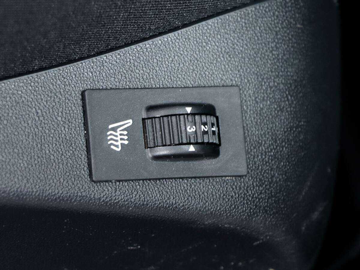 Peugeot 208 с пробегом — 2013 год. Фото: #12