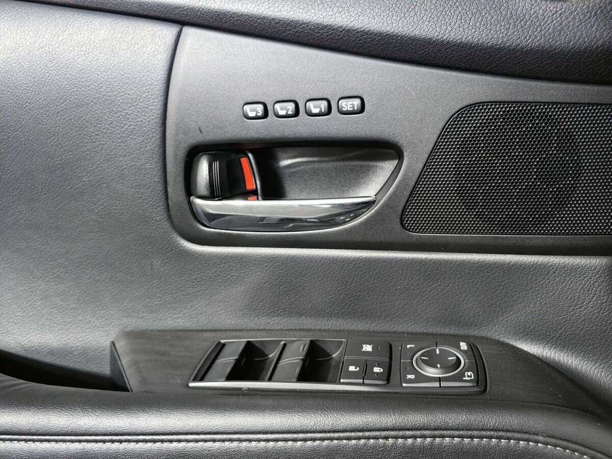 Lexus RX с пробегом — 2012 год. Фото: #16