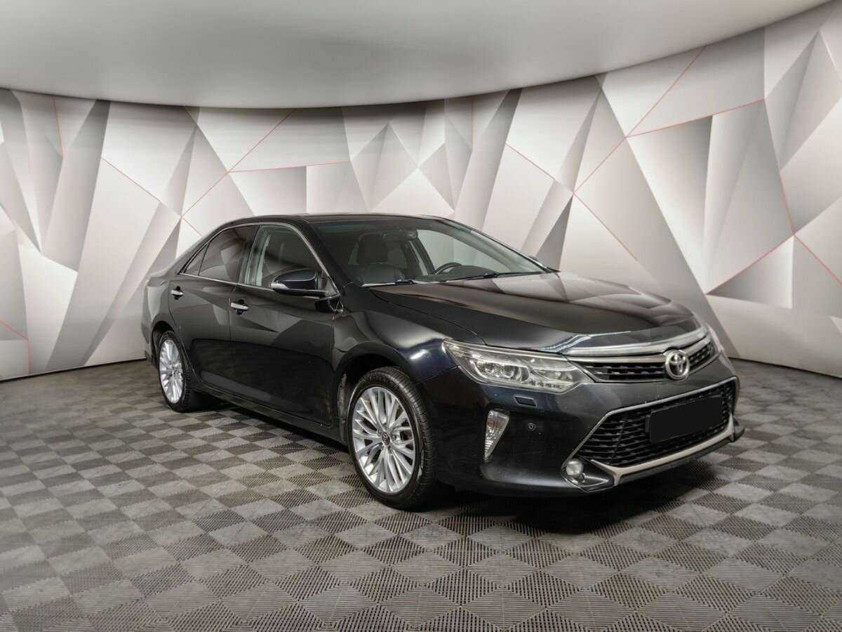 Toyota Camry с пробегом — 2017 год. Фото: #2