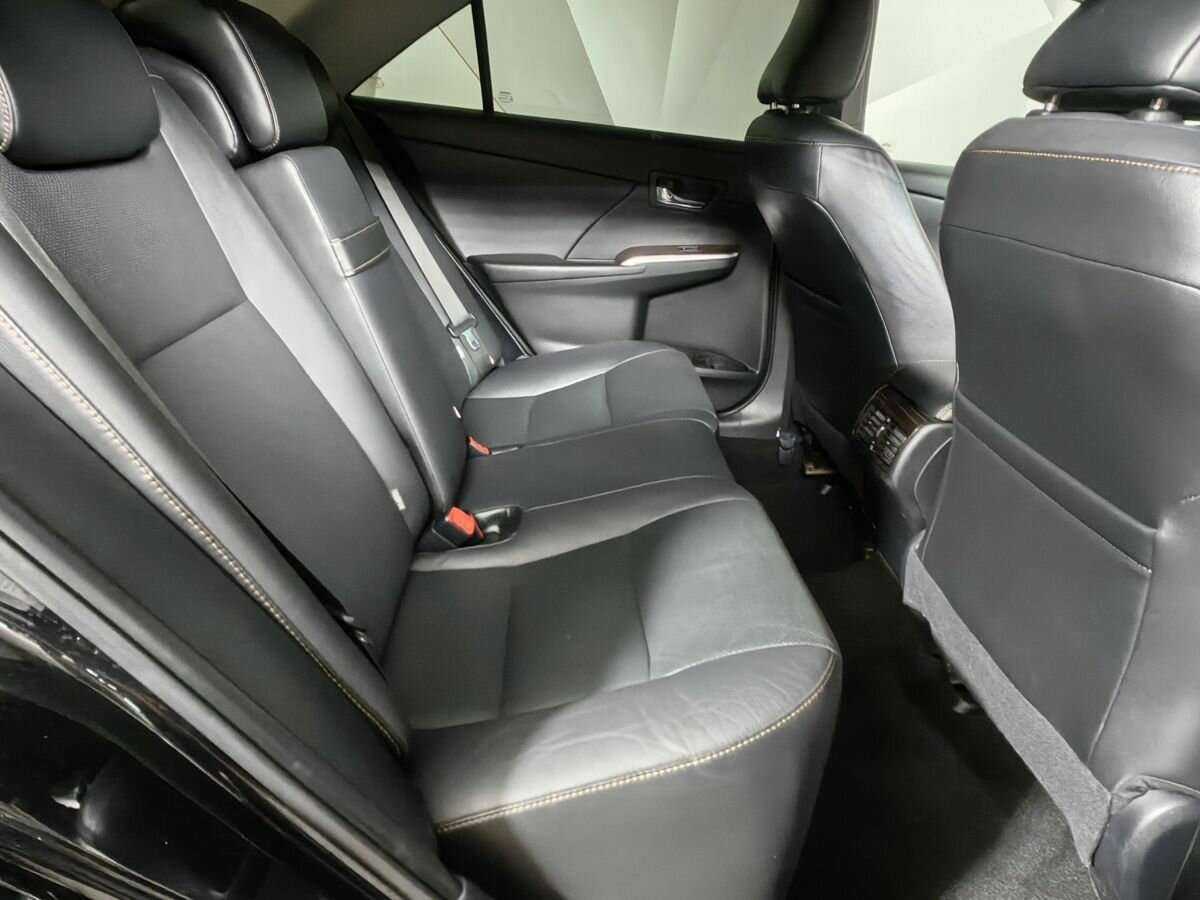 Toyota Camry с пробегом — 2017 год. Фото: #9