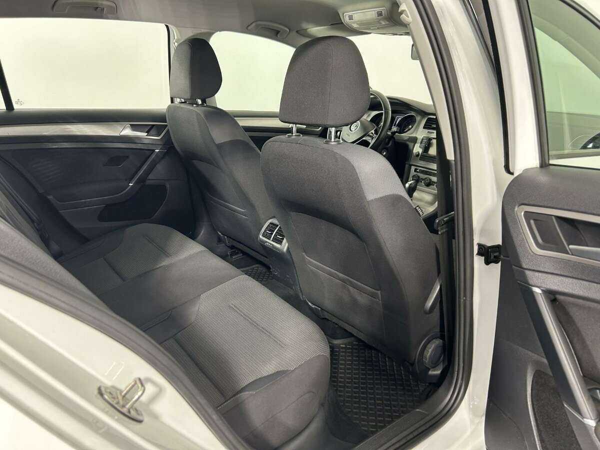 Volkswagen Golf с пробегом — 2015 год. Фото: #15