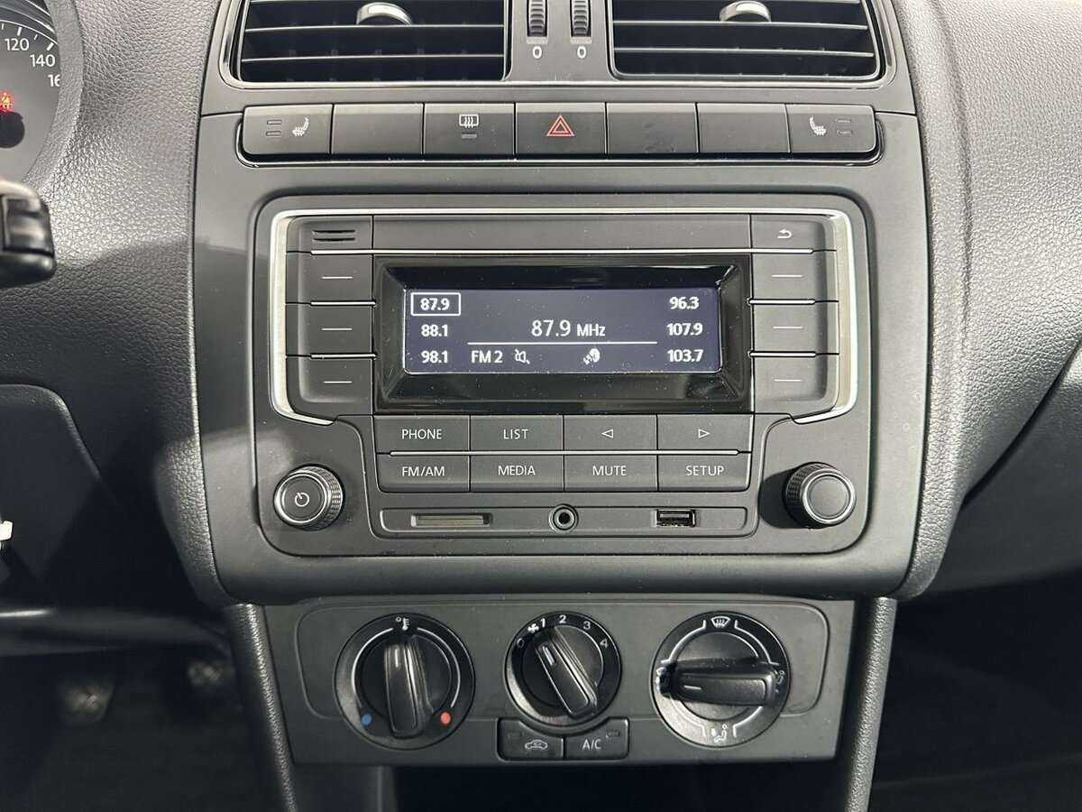 Volkswagen Polo с пробегом — 2016 год. Фото: #11