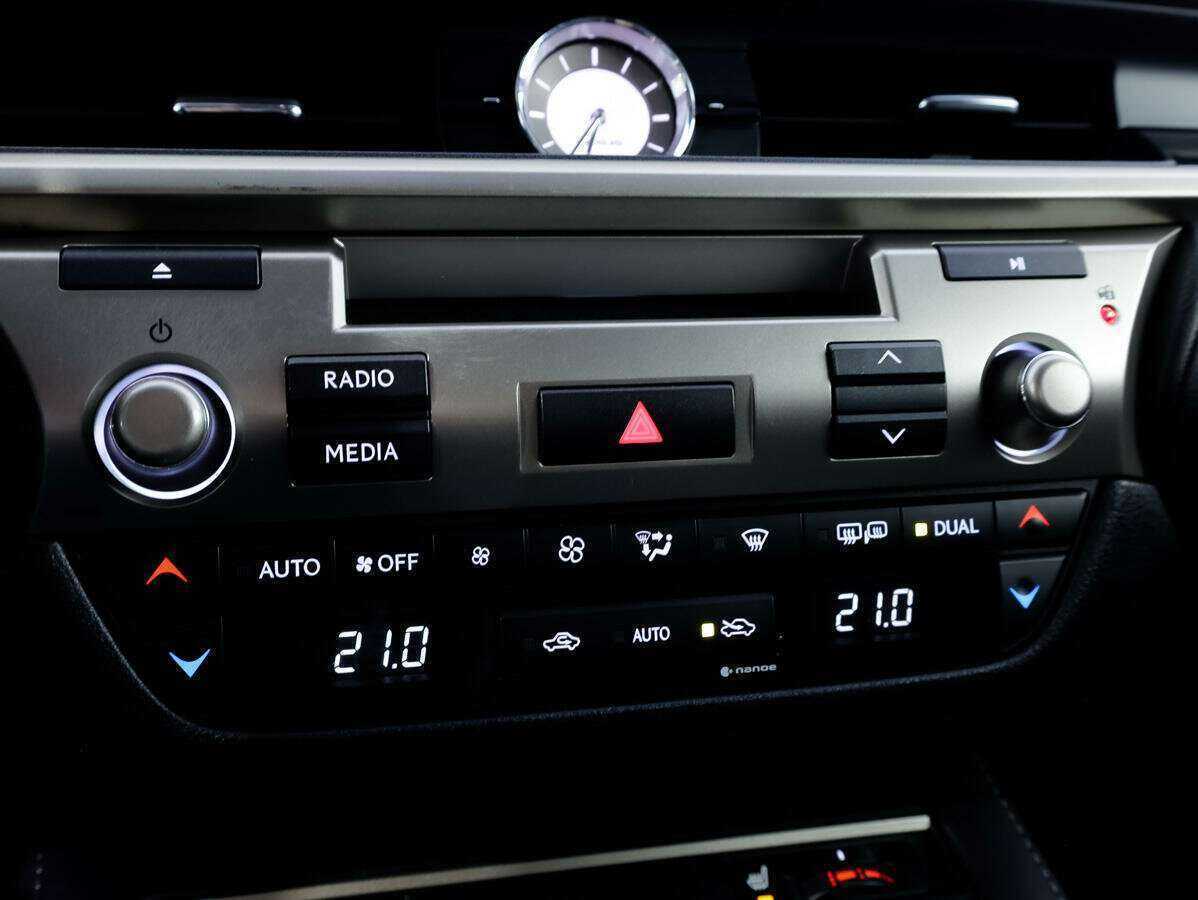 Lexus ES с пробегом — 2017 год. Фото: #17