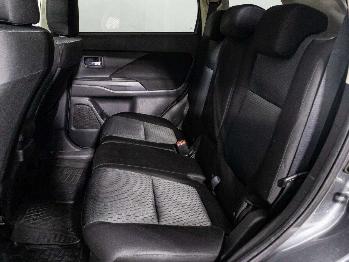 Mitsubishi Outlander с пробегом — 2013 год. Фото: #9