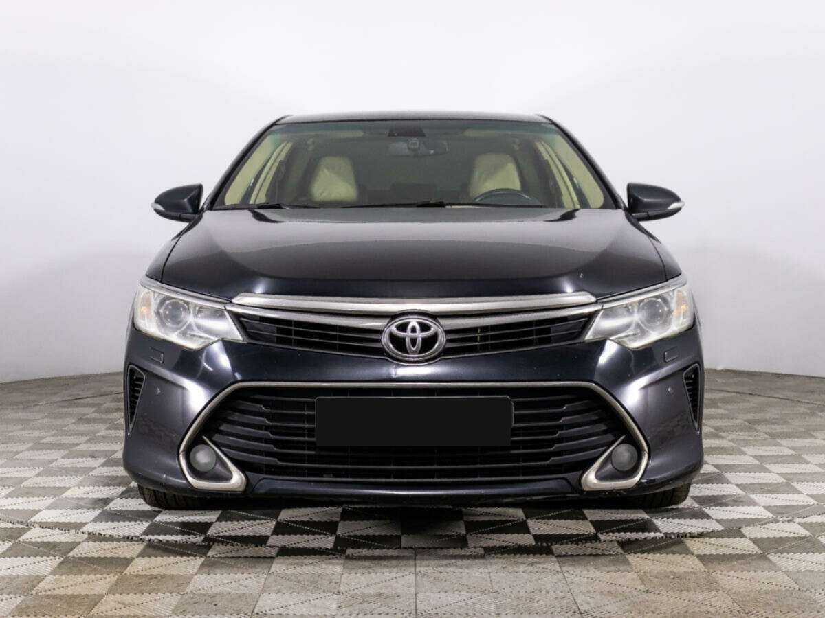 Toyota Camry с пробегом — 2017 год. Фото: #1