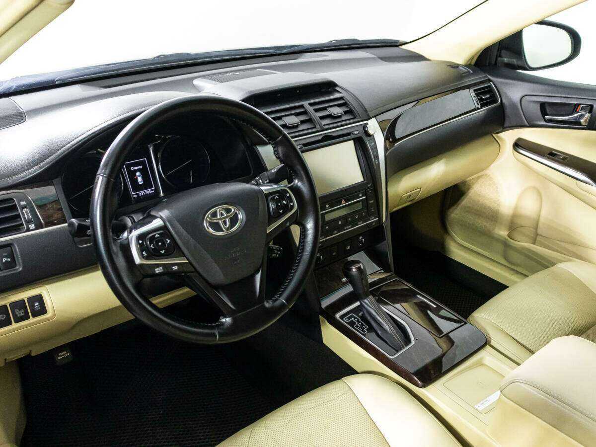 Toyota Camry с пробегом — 2017 год. Фото: #10