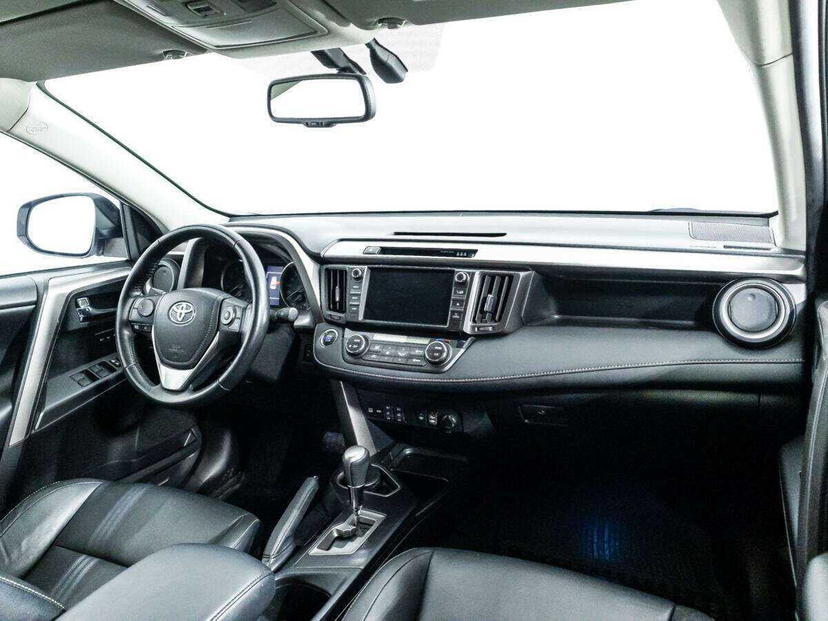 Toyota RAV4 с пробегом — 2018 год. Фото: #8