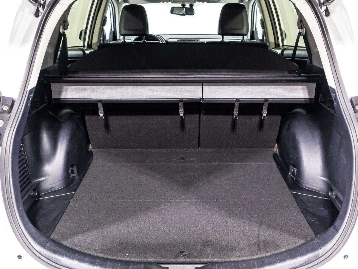 Toyota RAV4 с пробегом — 2018 год. Фото: #14