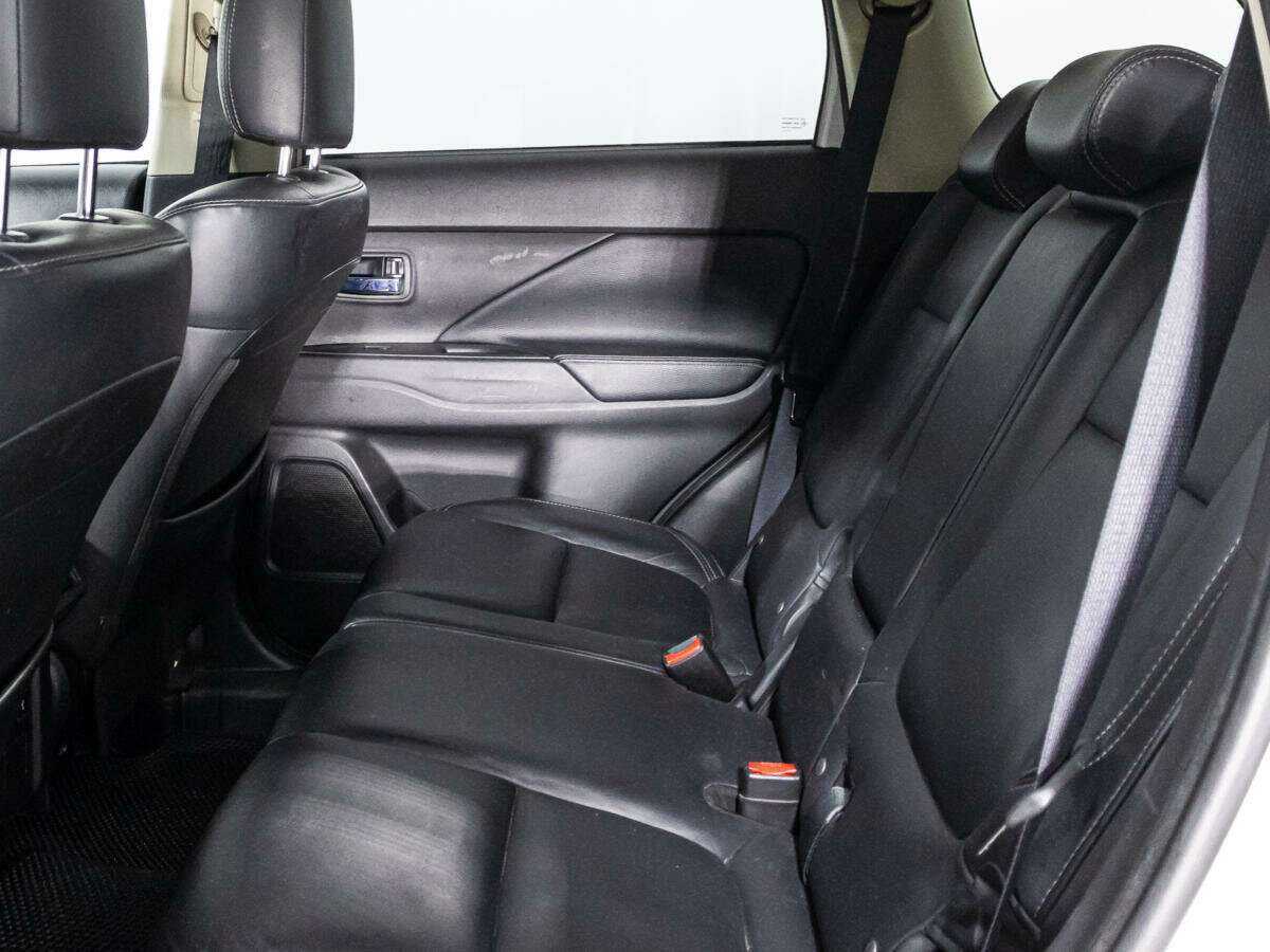 Mitsubishi Outlander с пробегом — 2019 год. Фото: #9