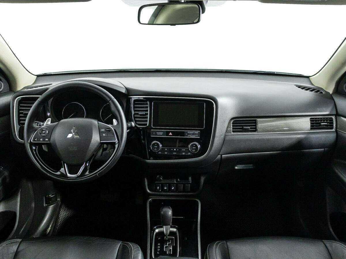 Mitsubishi Outlander с пробегом — 2019 год. Фото: #12