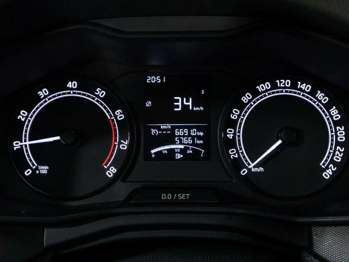 Skoda Rapid с пробегом — 2021 год. Фото: #11