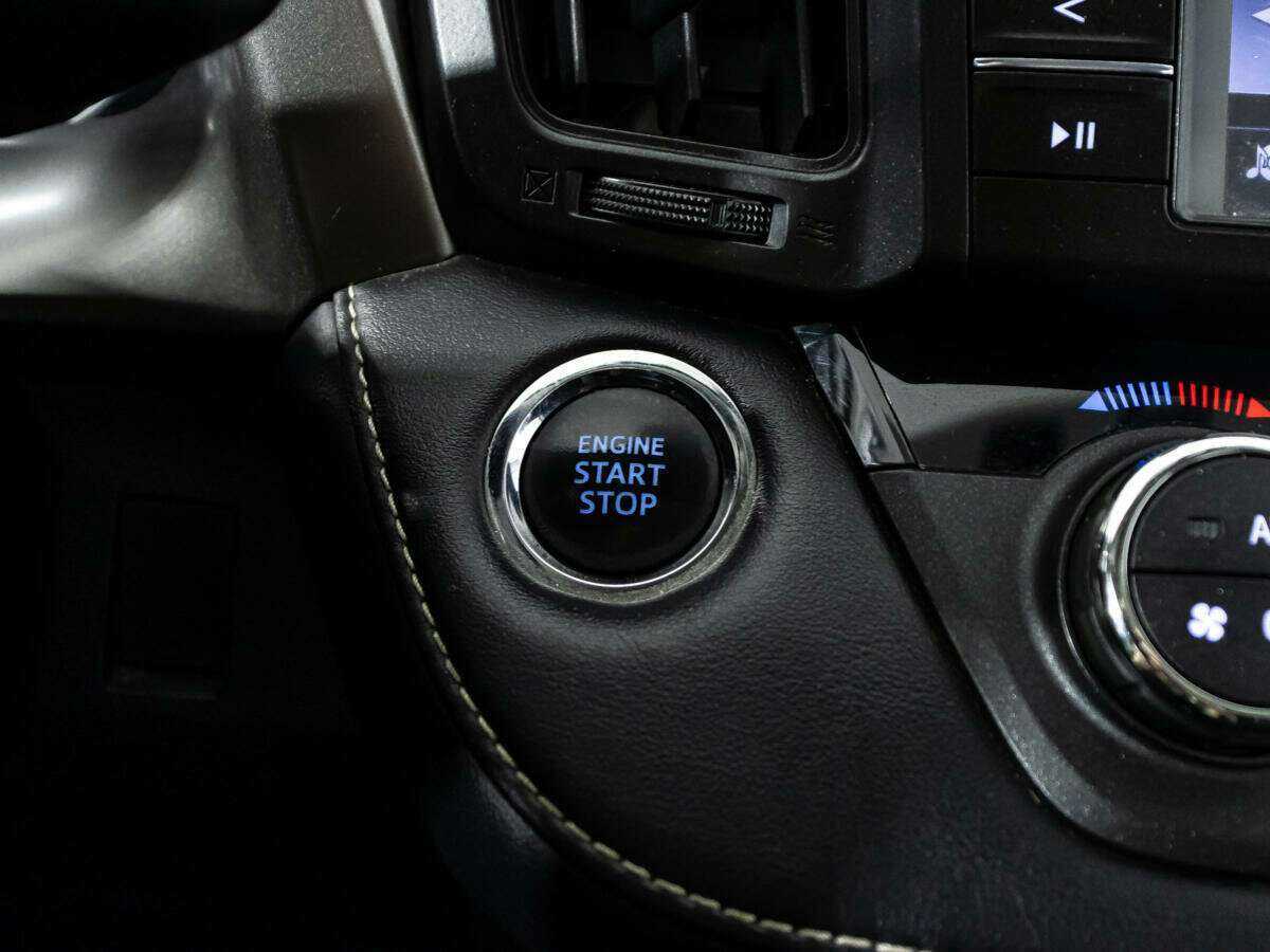 Toyota RAV4 с пробегом — 2017 год. Фото: #20